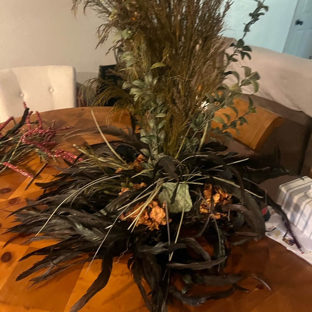 Elegant Black and Brown Floral Arrangement